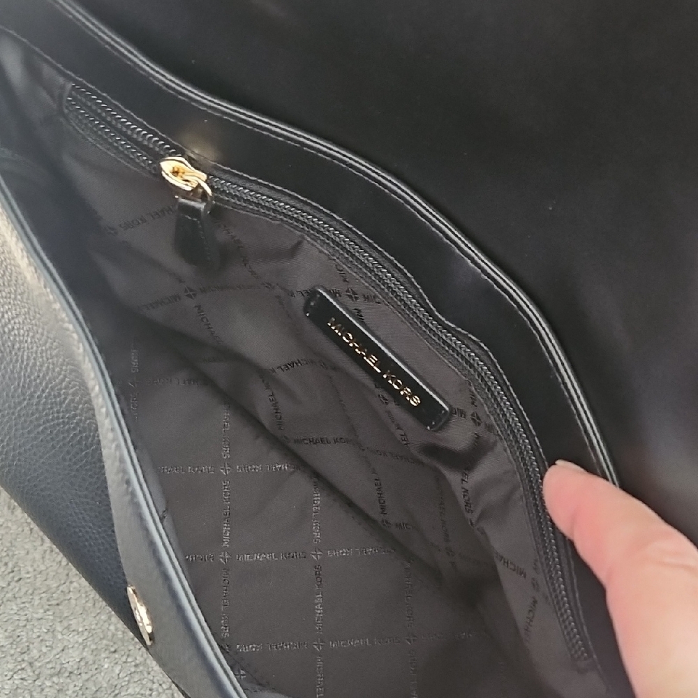 Michael Kors Elegant Black Crossbody with Gold Accents - Picture 4 of 6